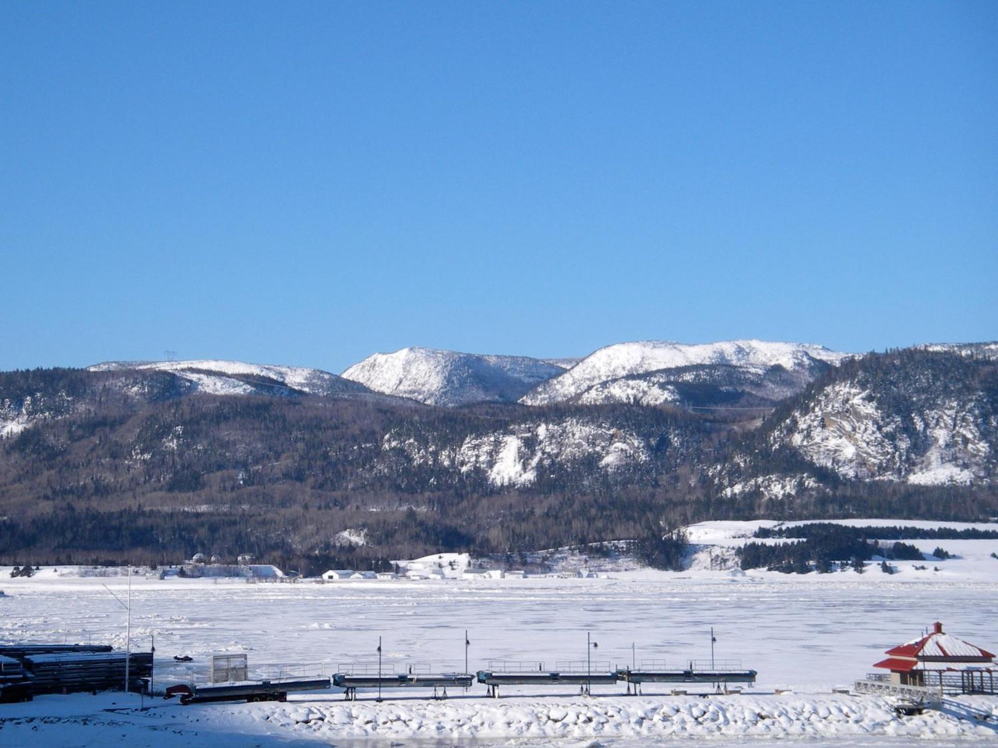 Chalets Condos Sur Le Fjord LʼAnse-Saint-Jean Exteriér fotografie