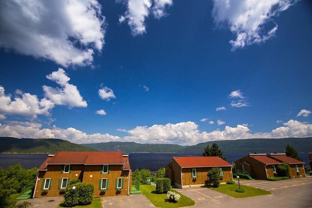 Chalets Condos Sur Le Fjord LʼAnse-Saint-Jean Exteriér fotografie