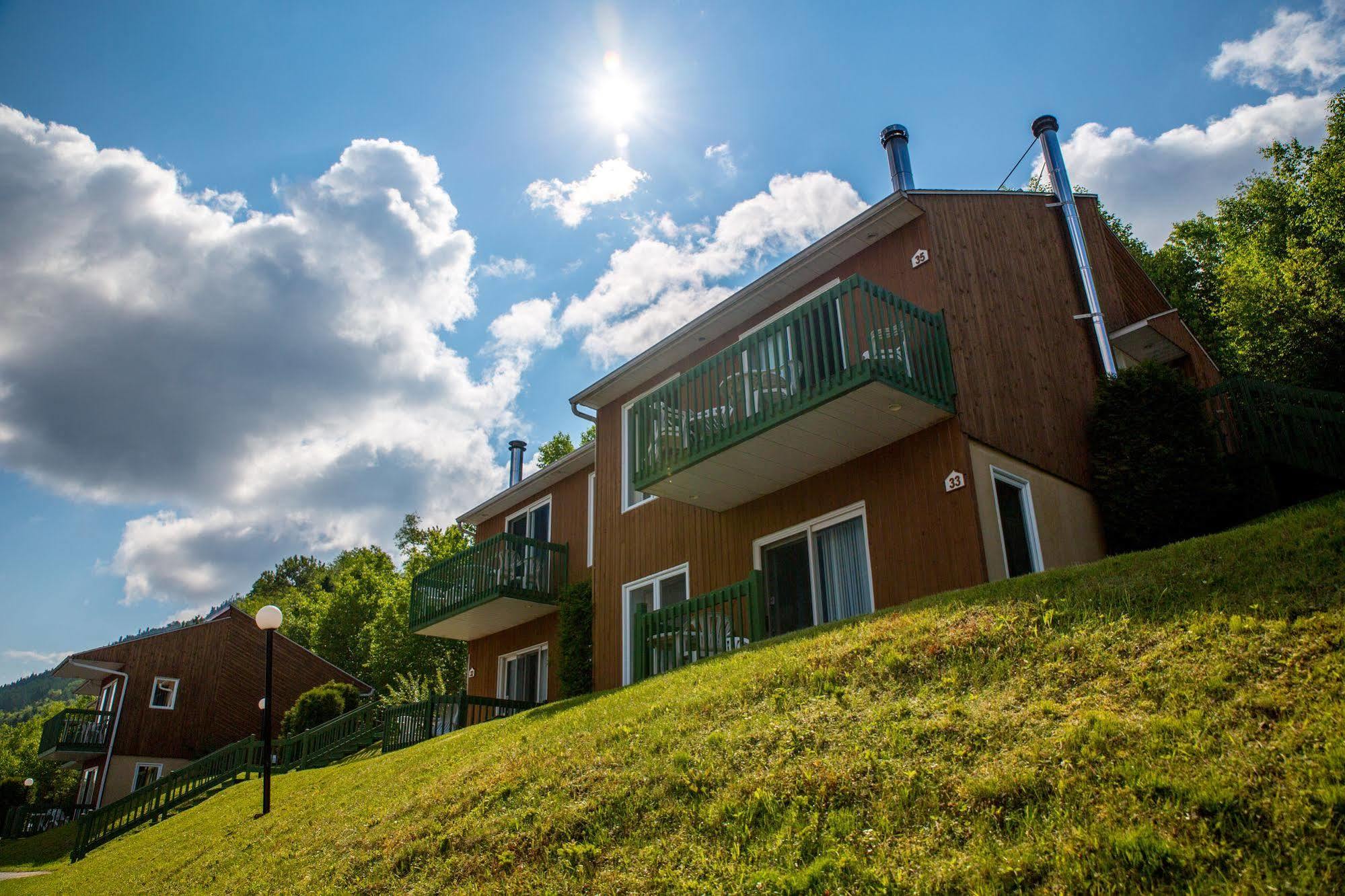 Chalets Condos Sur Le Fjord LʼAnse-Saint-Jean Exteriér fotografie