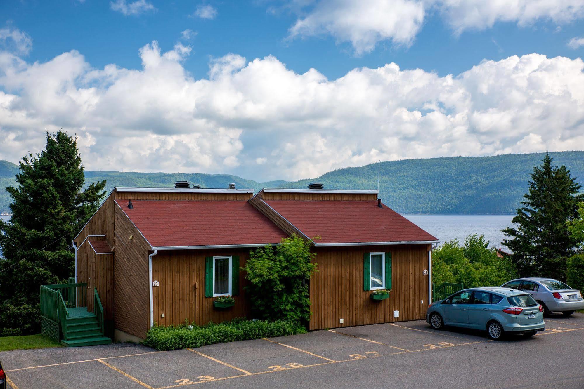 Chalets Condos Sur Le Fjord LʼAnse-Saint-Jean Exteriér fotografie