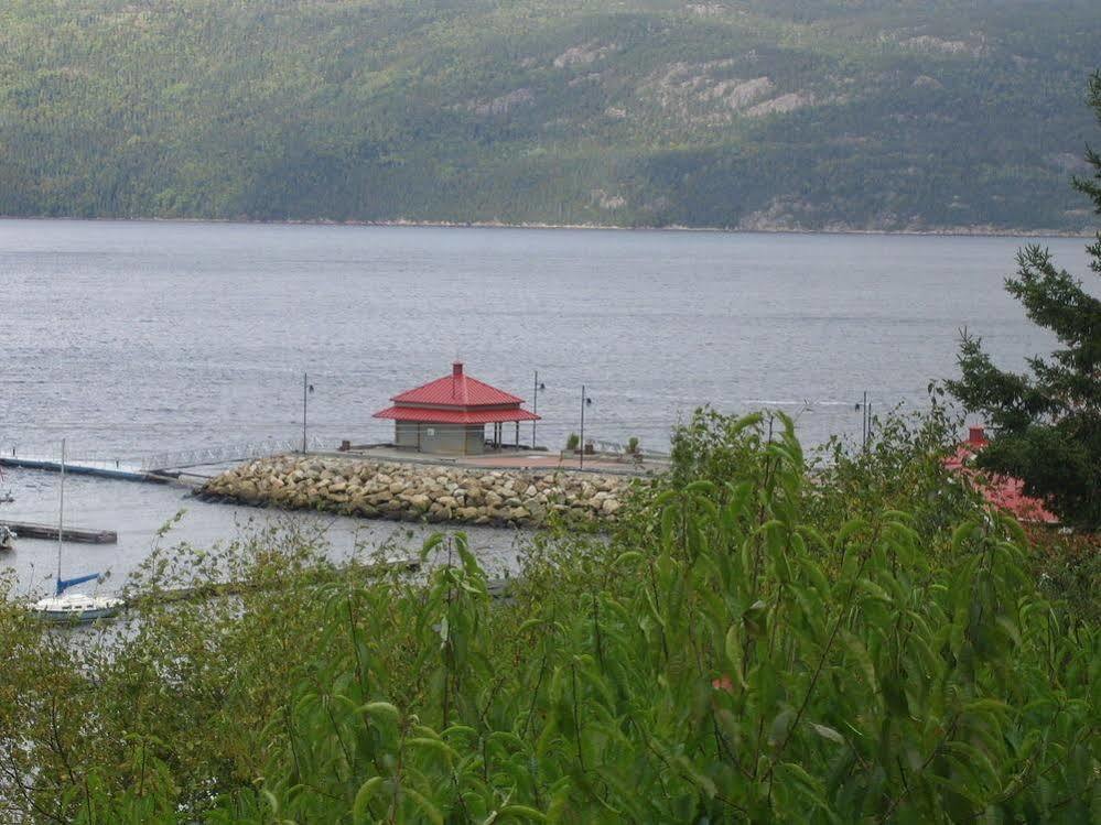 Chalets Condos Sur Le Fjord LʼAnse-Saint-Jean Exteriér fotografie