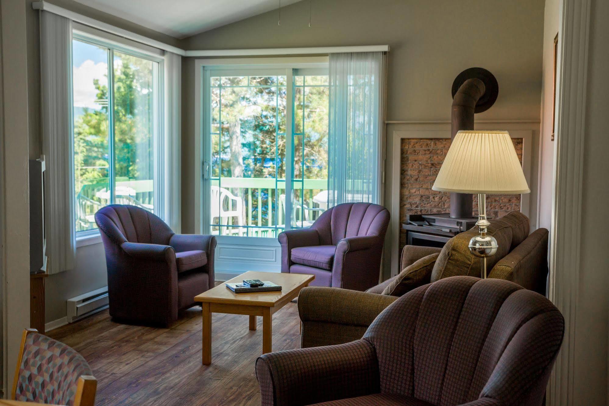 Chalets Condos Sur Le Fjord LʼAnse-Saint-Jean Exteriér fotografie