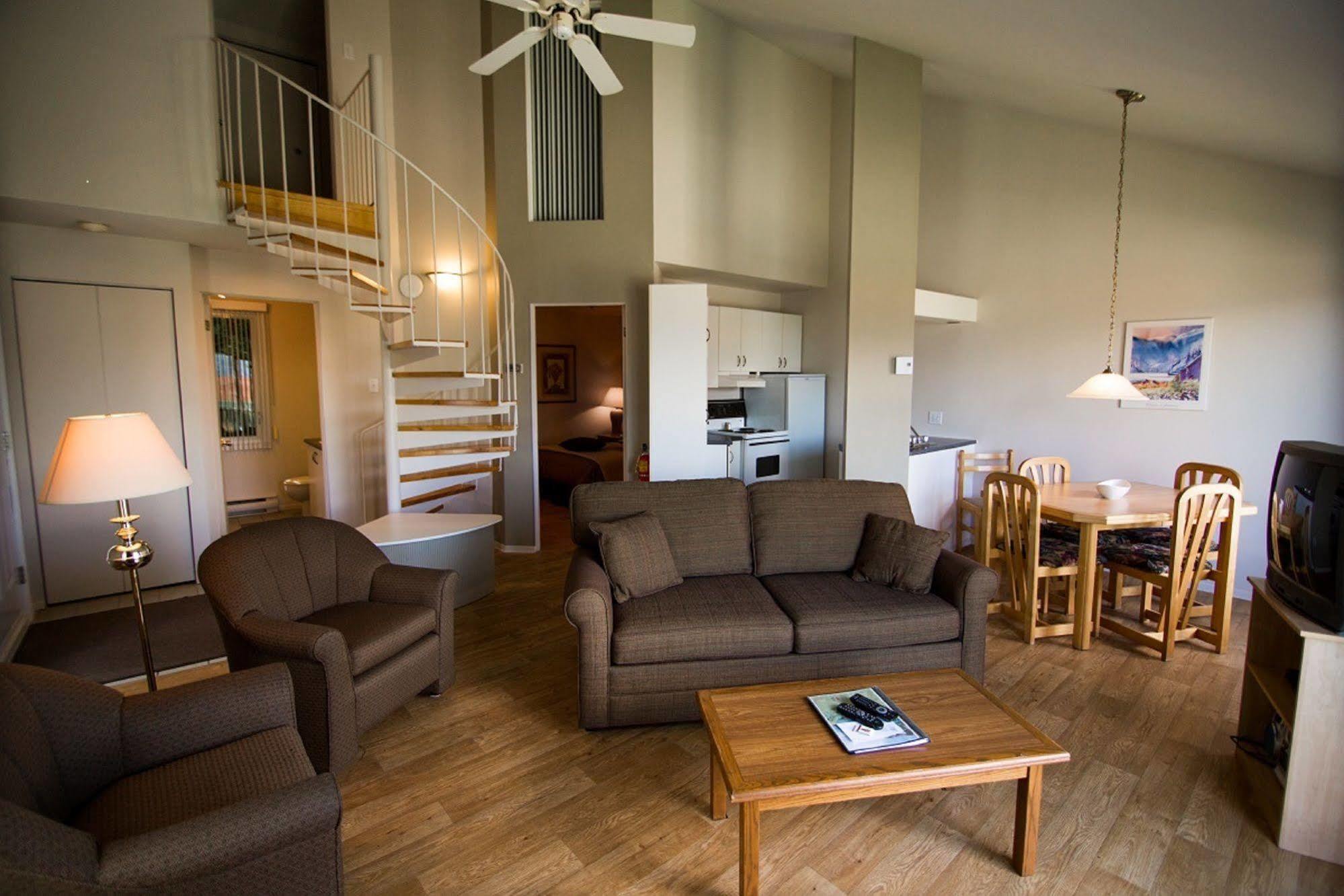 Chalets Condos Sur Le Fjord LʼAnse-Saint-Jean Exteriér fotografie